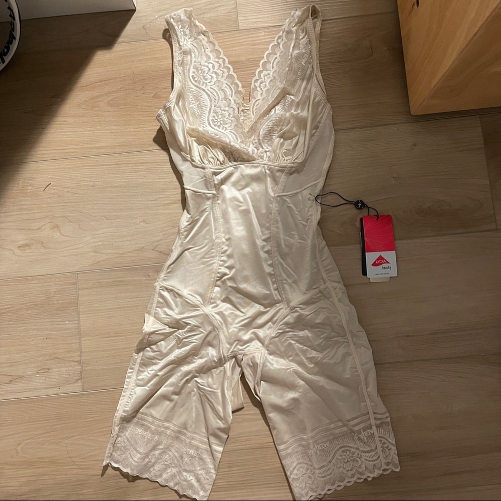 BNWT shape wear multiple sizes white colour bodysuit push up